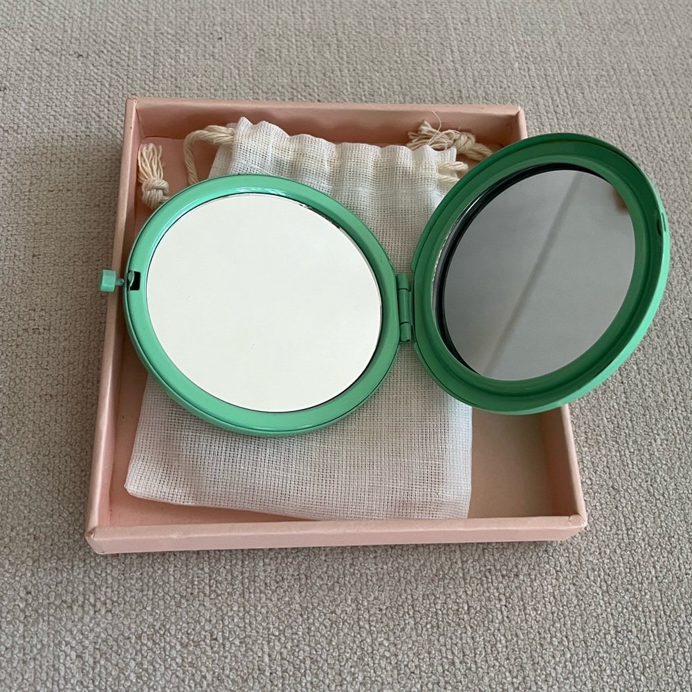 Odeme Mint Green Compact Mirror - Picture 3 of 4